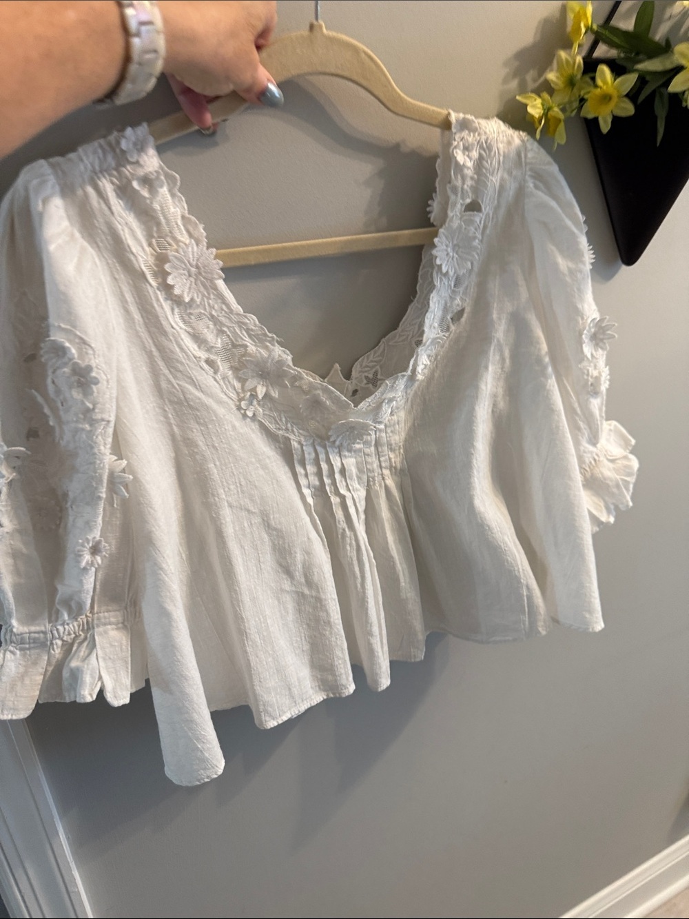 FREE PEOPLE Sophie Embroided White Floral Peasant Top - Women, XS - Picture 8 of 8